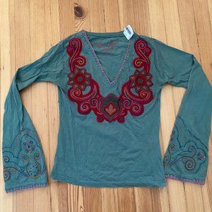 NWT Love is Real LS shirt bell sleeve embroidered